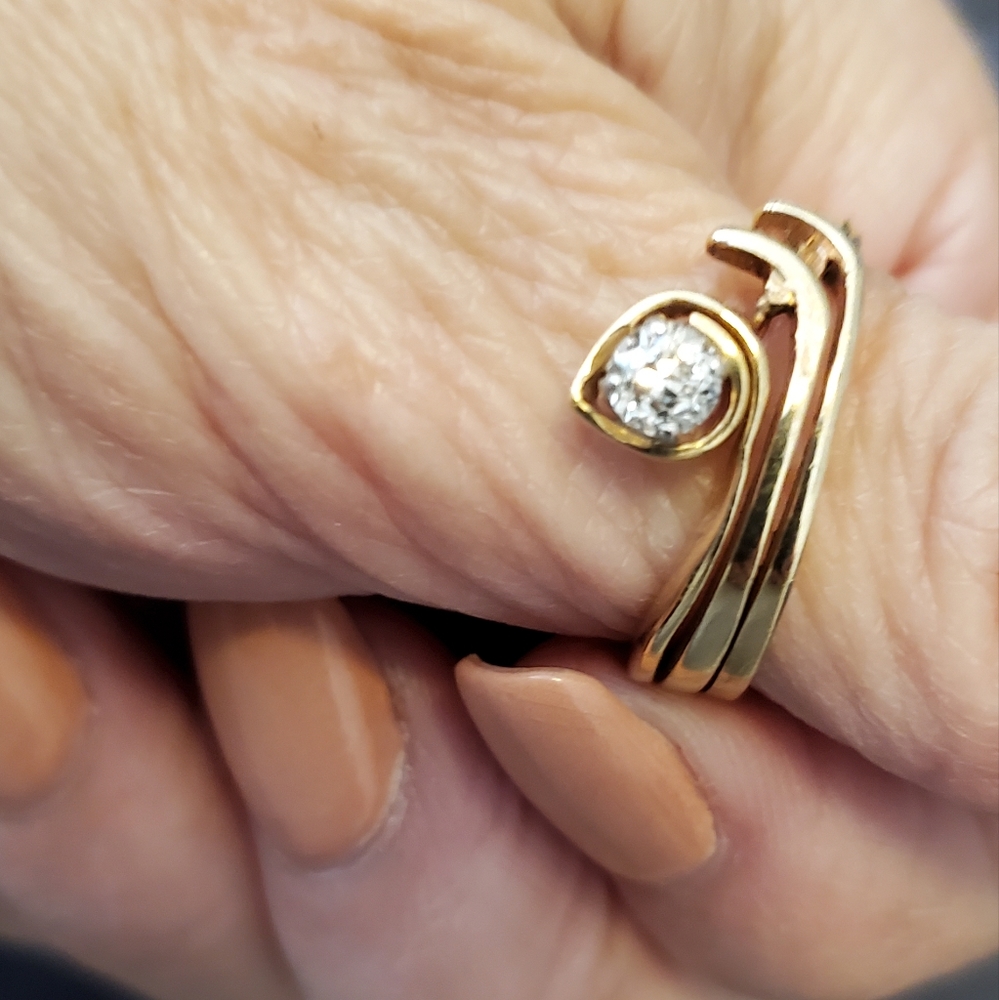14k wrapped diamond ring size 9